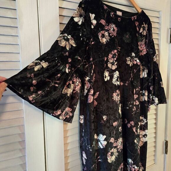 Chico's Black Floral Velvet Dress Ruffle Sleeve size 2 - Picture 2 of 7